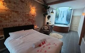 Waterval Wellness-Suite Met Sauna!
